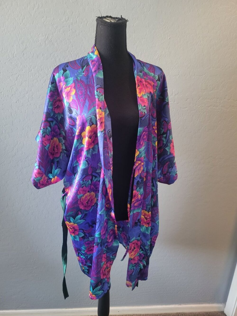 JO Intimates Purple Floral Mid Length Satin Robe w/belt Size M Loungewear Kimono - Picture 2 of 7